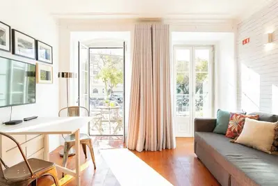 Image de Lisbon charming balcony flat w/ air conditioner!