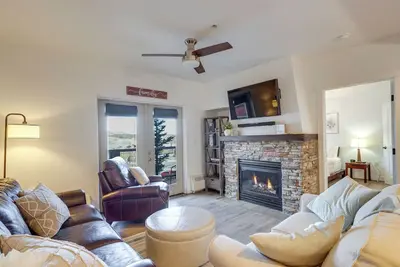 Image de Slopeside Granby Condo: Wake, Ski, Soak, Repeat!