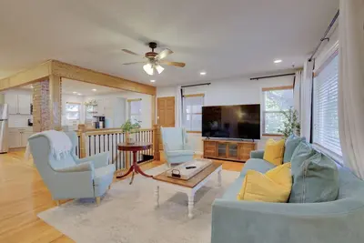 Image de 4br Comfy Home -Theater, Ping Pong, & Office Setup - Juliette Cottage