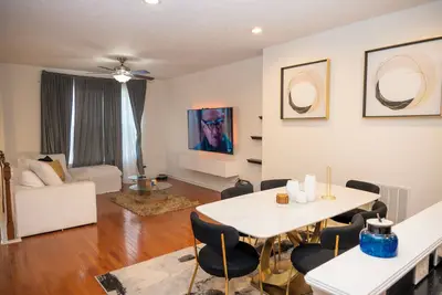 Image de Quiet Indy 3-bedroom townhome with a cozy basement.