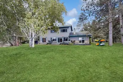 Image de Lakefront Home W & Dock & kayaks