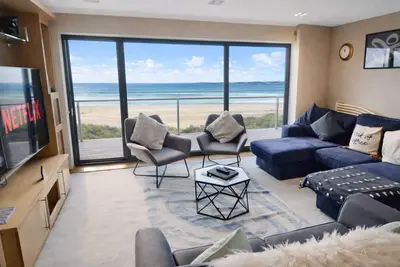 Image de Modern 5-bed townhouse with balconies and free parking