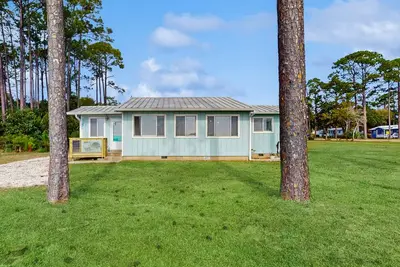 Image de Coastal escape with bay views, fishing, Washer / dryer, and Wifi
