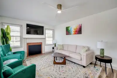 Image de New Listing! - Stay at The Stevie: a 3br Home with unique style