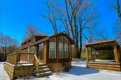 Image de Waterfront Bourbon Barrel Cabin
