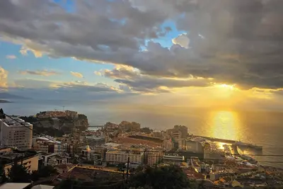 Image de Villa de campagne qui surplombe Monaco et la mer