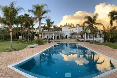 Image de 48. Luxury Eco Villa with Pool, Jacuzzi & Daily Breakfast – Benalup