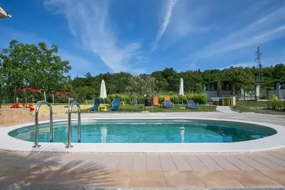 Image de Superbe caravane à Labin avec piscine