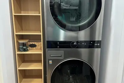 Image de Historic Downtown Suite — Steps from Dining & Shopping