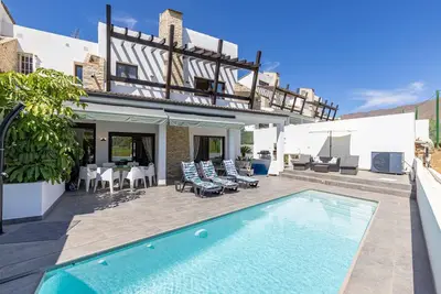 Image de Belle maison à Estepona avec piscine privée, utilisable à l'intérieur ou à.