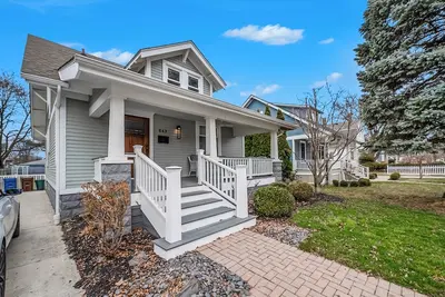 Image de Steps to Dtwn Plymouth! Home w/ Dog-Friendly Yard