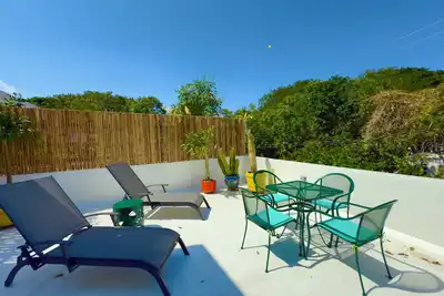 Image de UrbanEden 2-Bedroom 2 Bathroom Beautiful Secure, Perfect Location.