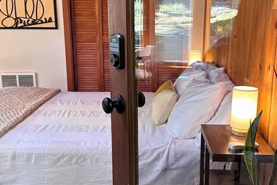 Image de Cozy Cabin Vibes! Walk to Hayward, Autzen, Matt Knight, anywhere on campus.