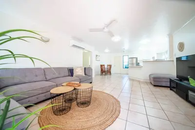 Image de Beachfront Unit on The Strand