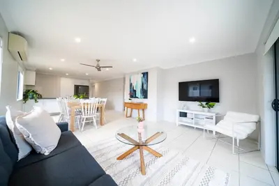 Image de Modern 4br Retreat | Space & Comfort for All