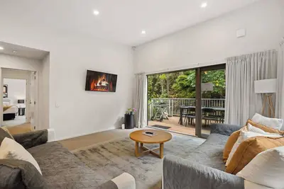 Image de Hilltop Haven, Modern Queenstown Comfort