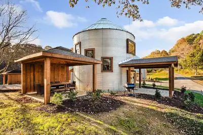 Image de Farm Silo with Mountain Views & Hot Tub
