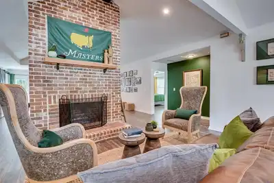 Image de Augusta Luxe Retreat, Minutes to Masters, Private Backyard