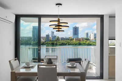 Image de Condado: 1 Block to Beach, Scenic Bay Balcony