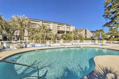 Image de Resort Escape • Heated Pool + Balcony • Sleeps 4