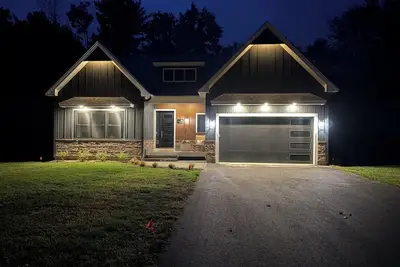 Image de Luxurious White Mountain Family Friendly Home Ready for Your Next Adventure!