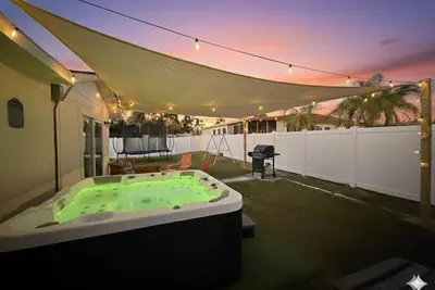 Image de Sunny family Oasis by Tarpon - Hot Tub & Playground