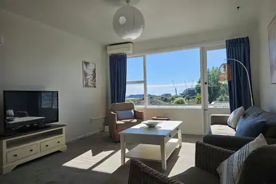 Image de Bay Getaway: Stone's throw from everywhere and the best views in town!