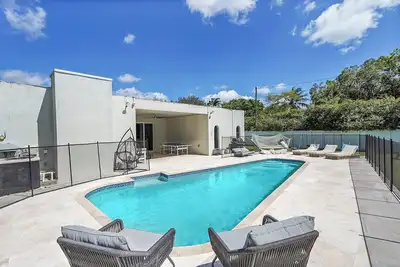 Image de Hollywood Vice Heated pool Arcade and playground