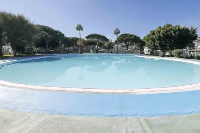 Image de La Almadraba · Apartment in a residential complex with a shared pool in Chiclana