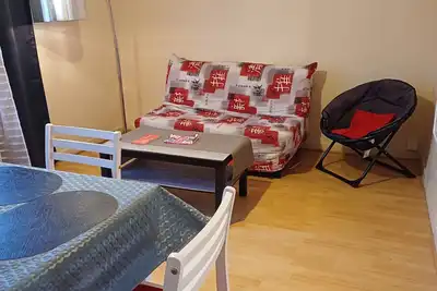 Image de Appartement ensoleillé, avec balcon près de la gare, hôpital, Prisme. . .