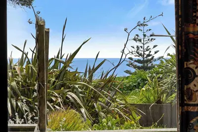 Image de Waves and Wander - cozy coastal escape