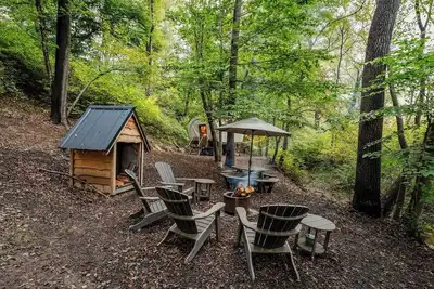 Image de Covered Wagon along the Creek