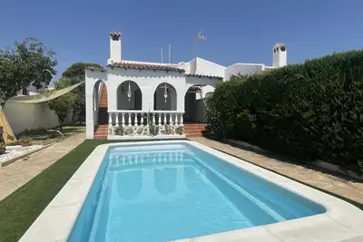 Image de Charmante Villa avec Piscine Privée et Terrasse