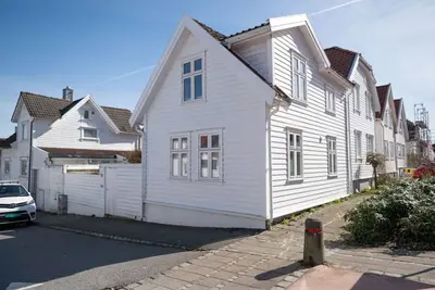 Image de Unique wooden house | Cozy outdoor area | Downtown