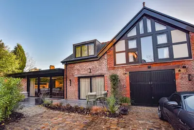 Image de Exquisite & Homely 105sqm Villa w/ Terrace - 2 Br - Elegant Escape 10 mins to Cc