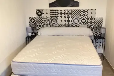 Image de studio 2oo M Centre Saint Florent -dans immeuble au calme.