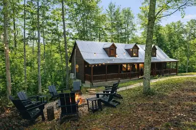 Image de Red River Gorge Cozy Cabin: Hot Tub, Fire Pit, Game Room, Family + Pet Friendly