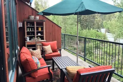 Image de Up-A-Creek Chalet- Beautiful Bigfork condo