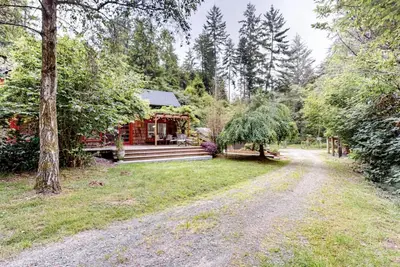 Image de Lucky Clover over the Covered Bridge