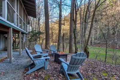 Image de Cozy 3bd Home near Creek | Hot tub + 24/7 Security