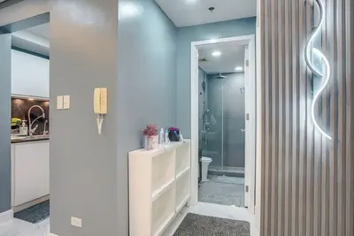 Image de Modern Bgc 1br • 2 Beds Parking Wi-Fi & Netflix Washing Machine