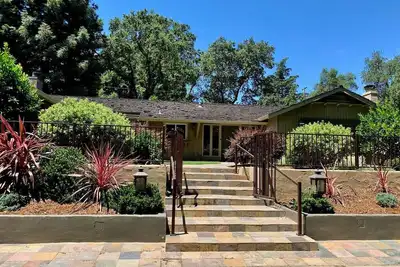 Image de Garden Oasis Contemporary Condo