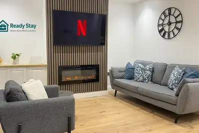 Image de Maison-Moderne-Salle de bain privée-Vue sur Jardin-Contractors Hub