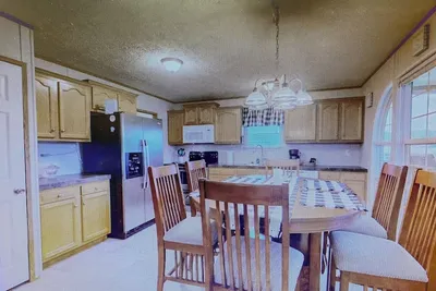 Image de Lakeside 2-bedroom house in adorable Delta with cool Ac and charm