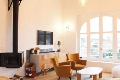 Image de Séjour spacieux à Suresnes, idéal pour familles!