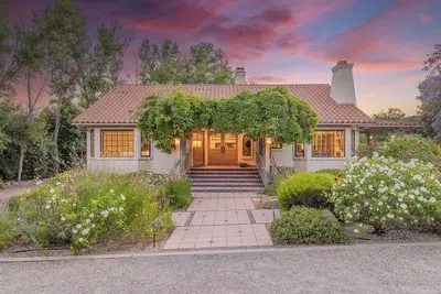 Image de East End Pixie Orchard Getaway Long-Term Rental