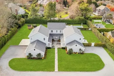 Image de Stylish Airy Southampton Townhome, Private Outdoor Patio, Great for couples. . .