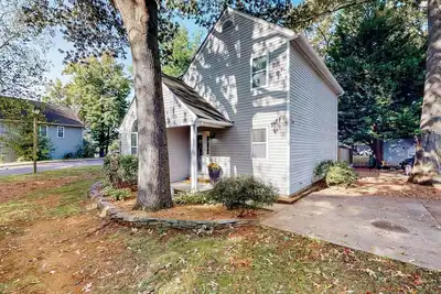 Image de 3br Dog-Friendly Retreat w/ Fireplace & Patio