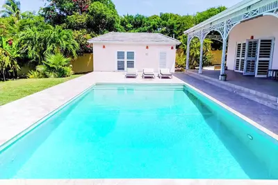 Image de Turtle Cove House - Boutique 8-Bedroom Retreat with Ocean View