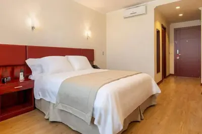 Image de 2 Units | Relaxing Stay Near Transit Hubs | Historic Museums & Cultural Hotspots